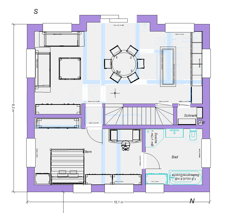 Grundriss eines Hauses mit Wohnzimmer, runder Esstisch, Eltern-Schlafzimmer, Bad und Treppe.