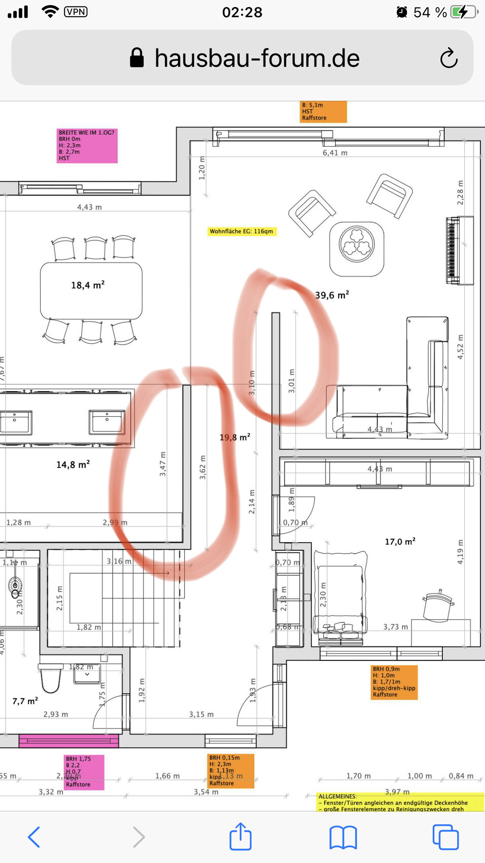 Grundriss eines Wohn- und Essbereichs mit Sofa, Esstisch und roten Markierungen.
