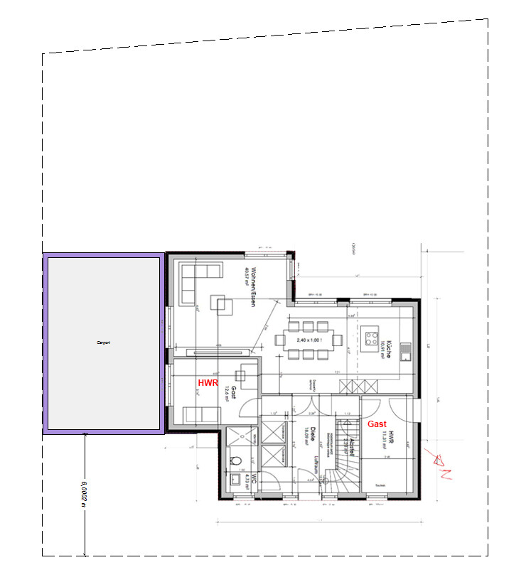 Grundriss eines Hauses mit Wohnzimmer, Küche, Essbereich, Gästezimmer, HWR, Treppe; Carport links.