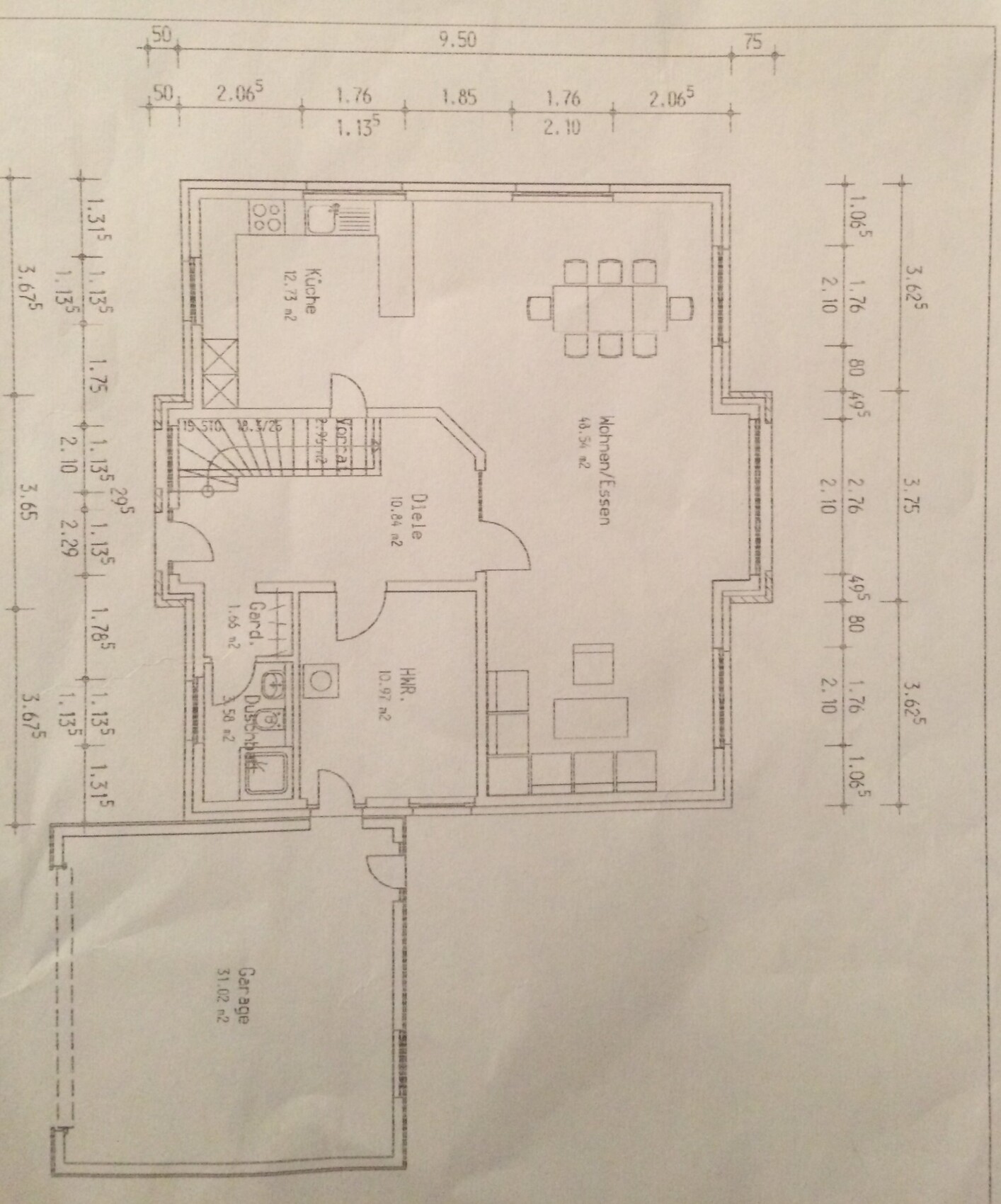 Grundriss eines Hauses: Küche, Wohn-/Esszimmer, Diele, Bad, HWR, Garderobe, Garage