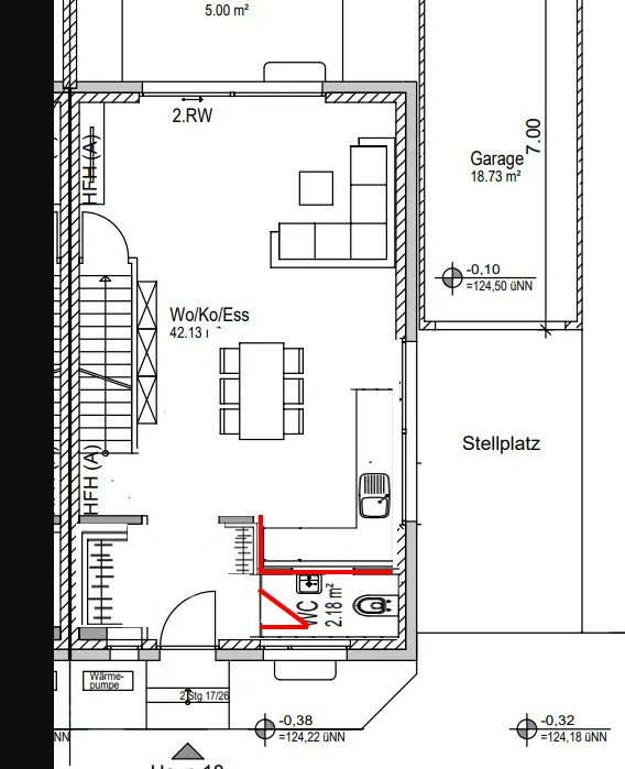 Grundriss Erdgeschoss mit Wohn-/Koch-/Essbereich, Küche, WC, Treppe, Garage und Stellplatz.