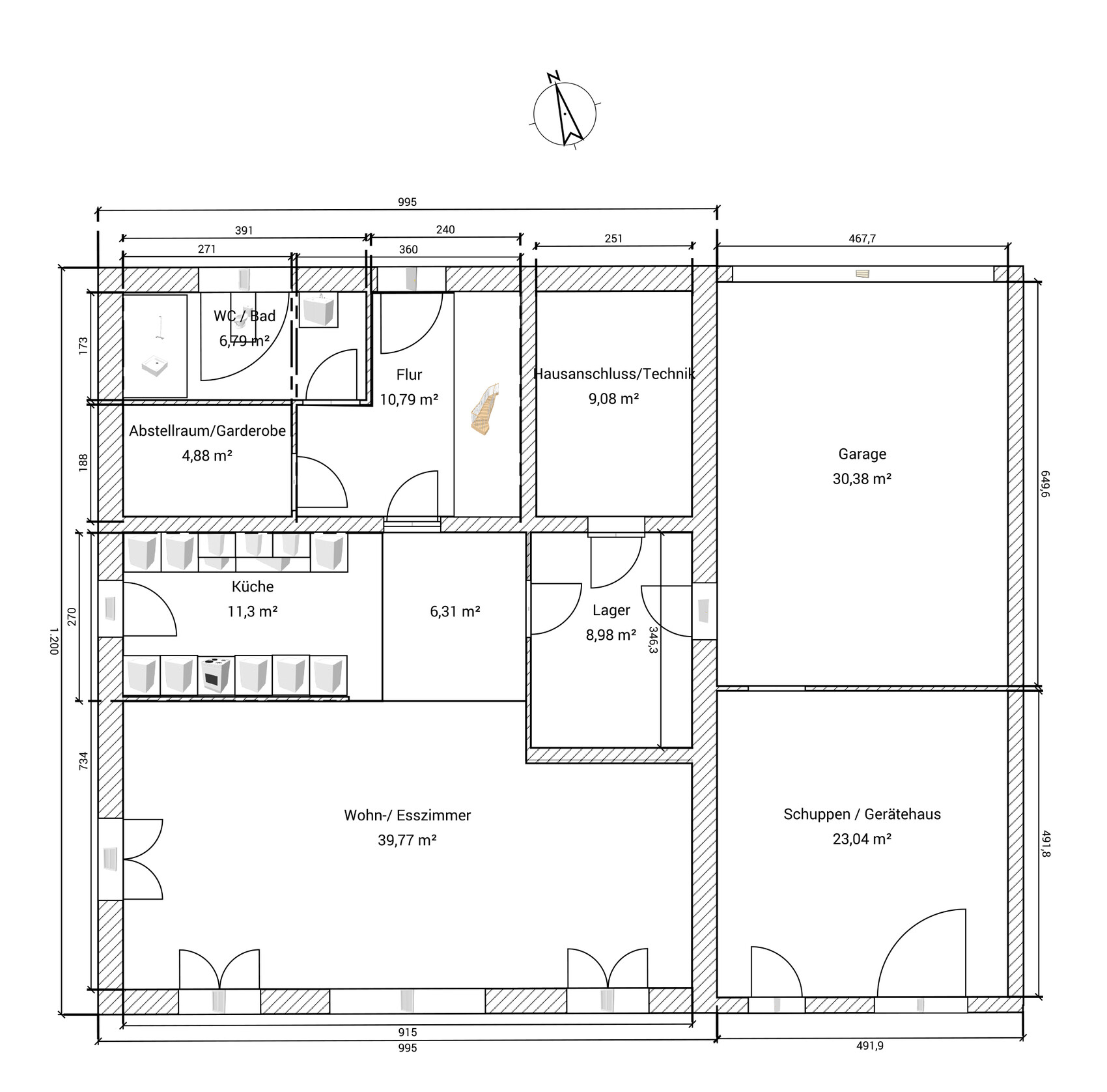 Grundrissplan eines Hauses mit Garage, Wohn- und Esszimmer, Küche, Flur, Bad und Abstellraum