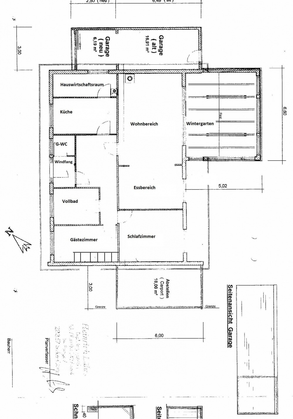 Grundriss eines Hauses mit Wohn- und Essbereich, Küche, Schlafzimmer, Gästezimmer und Garage
