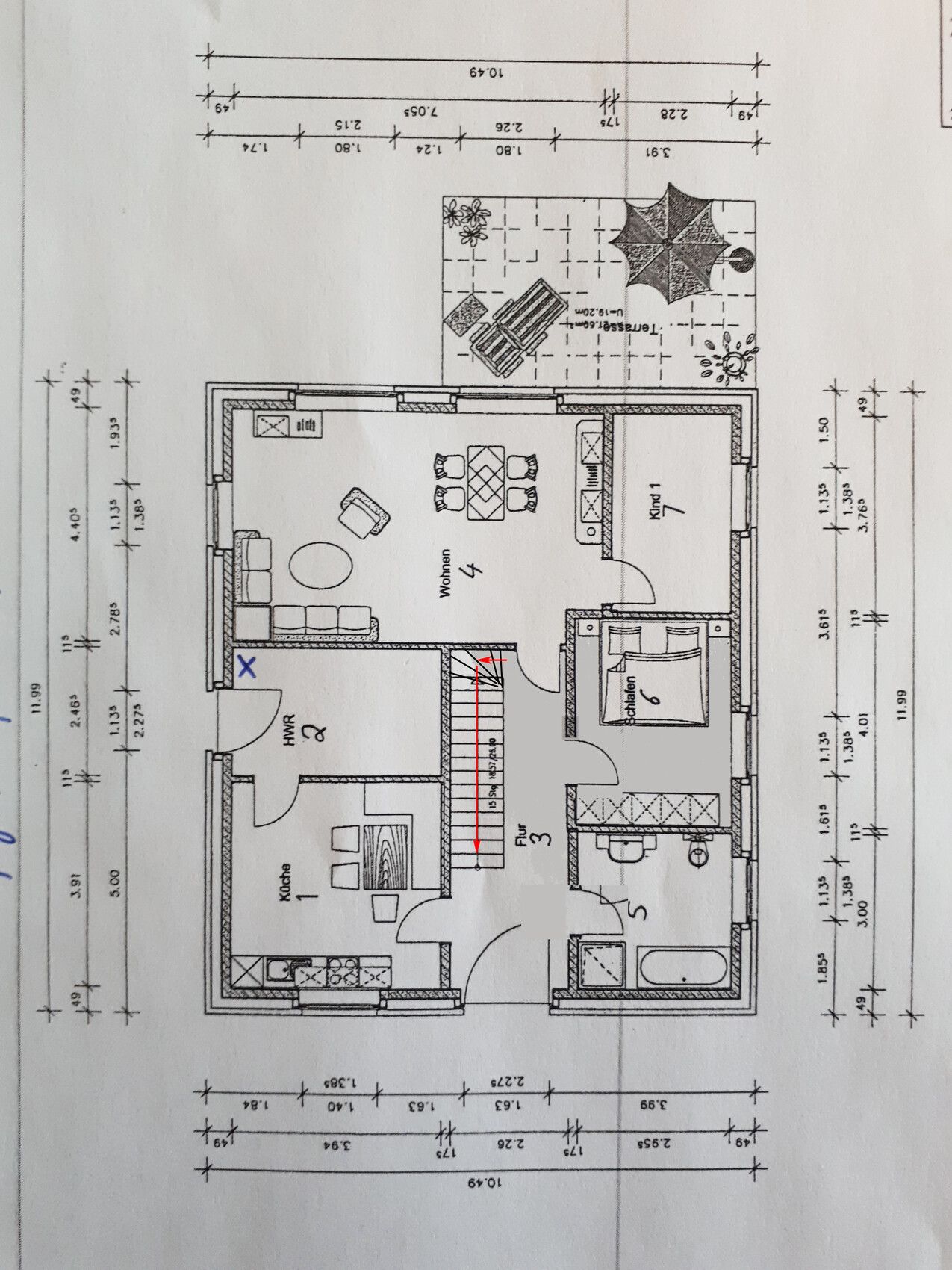 Grundriss eines Einfamilienhauses mit Wohnzimmer, Küche, Flur, Schlafzimmer, Kinderzimmer; Terrasse.