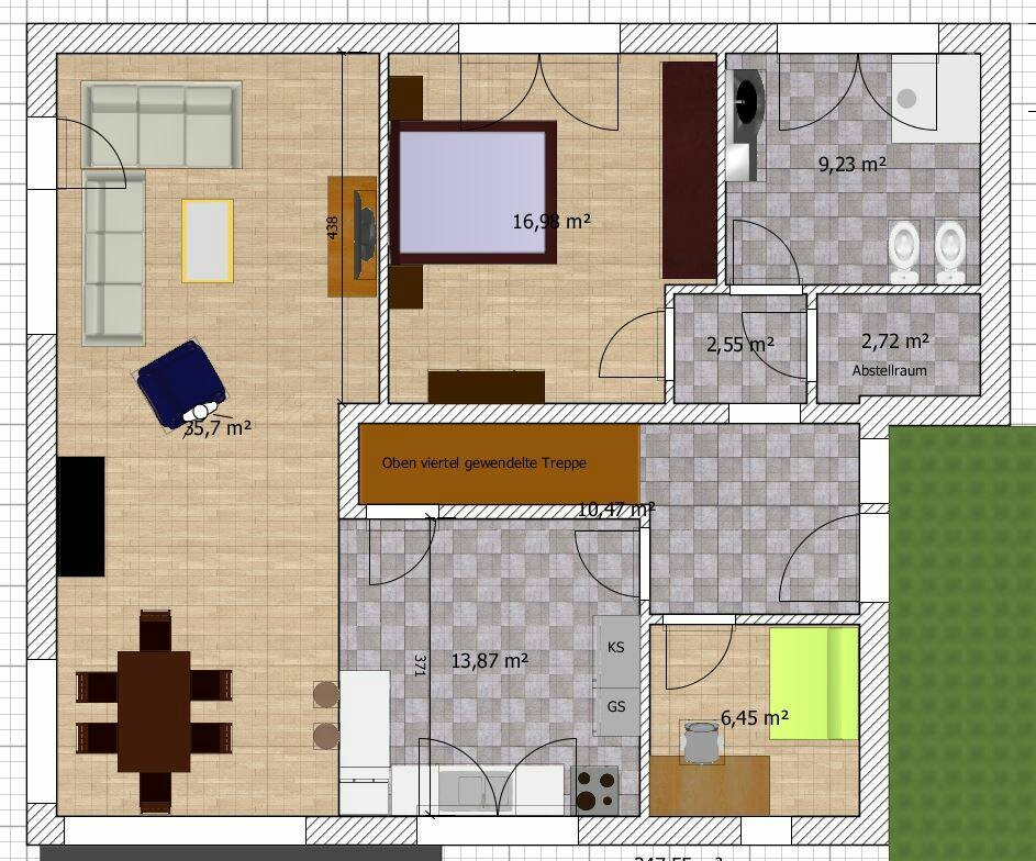 Grundriss einer Wohnung mit Wohnzimmer, Küche, Essbereich, Schlafzimmer, Bad, Abstellraum und Treppe.