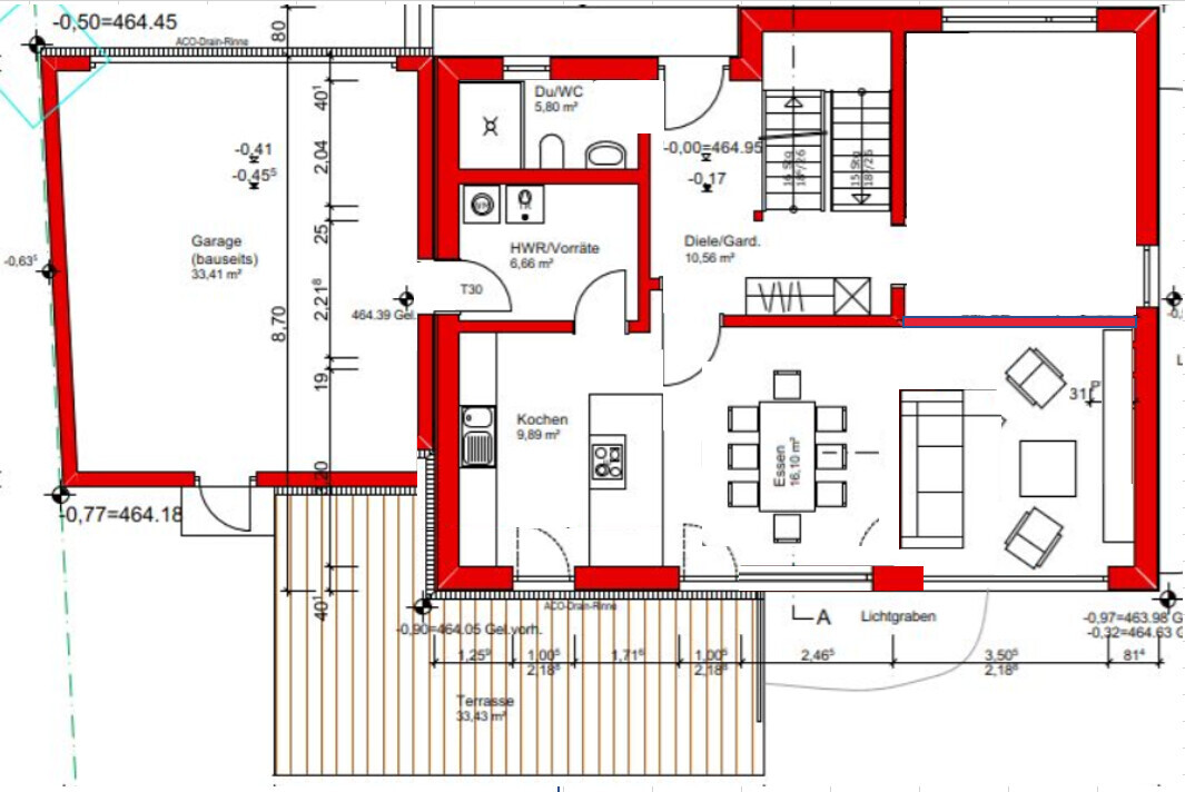 Grundriss eines Hauses: Küche, Esszimmer, Wohnzimmer, Garage und Terrasse.