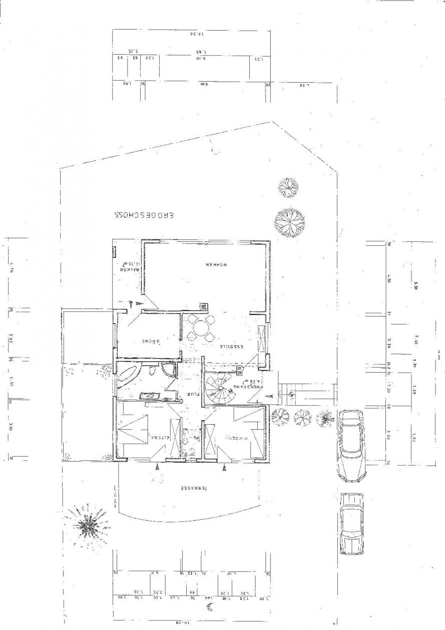 Grundrissplan eines Einfamilienhauses mit Wohnzimmer, Küche, Essbereich und Garten