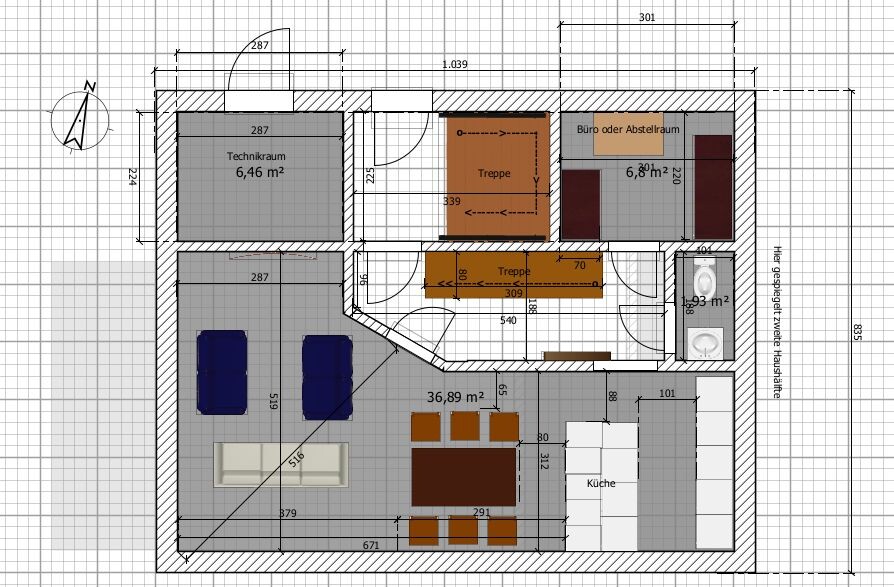 2D-Grundriss eines Hauses mit Küche, Wohnzimmer, Treppen, Technikraum und Büro oder Abstellraum.