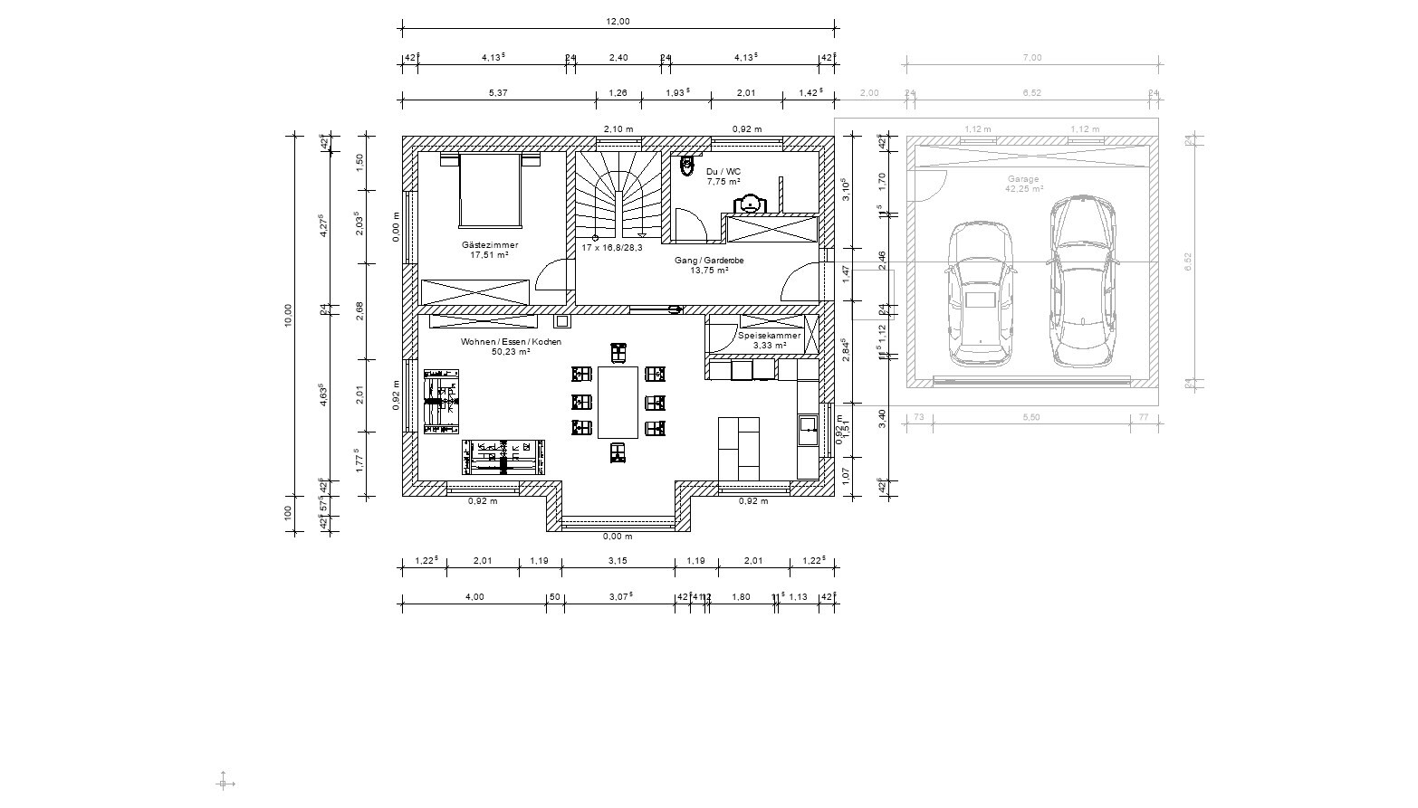 Grundriss eines Hauses: Wohn-/Essbereich, Küche, Gästezimmer, Bad, Speisekammer, Treppenhaus, Garage