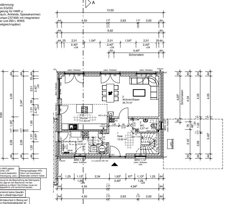 Detaillierter Grundriss eines Hauses mit Küche, Wohn-/Essbereich, Diele, WC und Treppen.