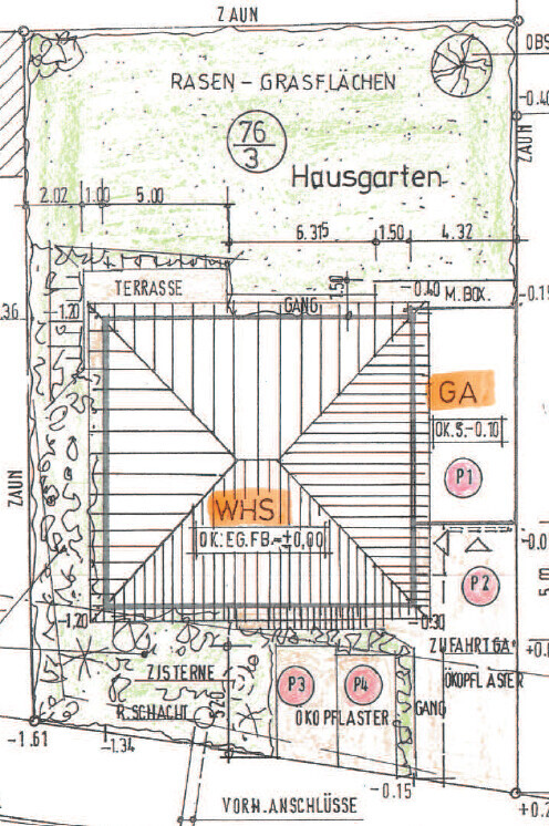 Grundrissplan eines Hauses mit Garten, Terrasse und Zaun