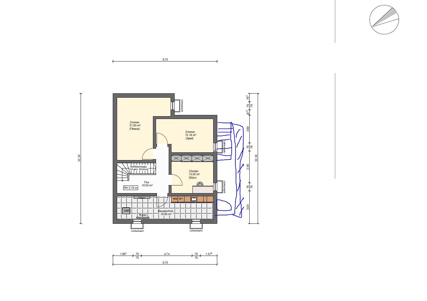 Grundriss eines Hauses: Zimmer (Fitness, Spiel, Büro), Flur, Küche, Parkplatz rechts.