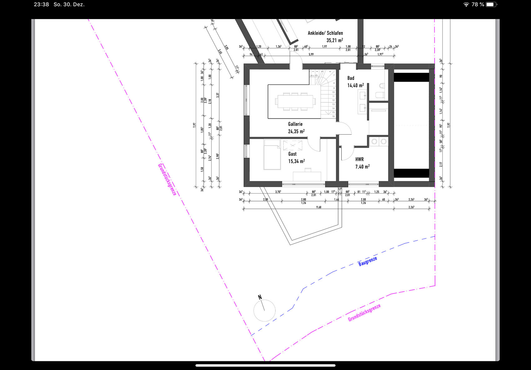 Grundriss eines Hauses mit Galerie, Gastzimmer, Bad, HWR; Ankleide/Schlafen; Grundstücks-/Baugrenze.