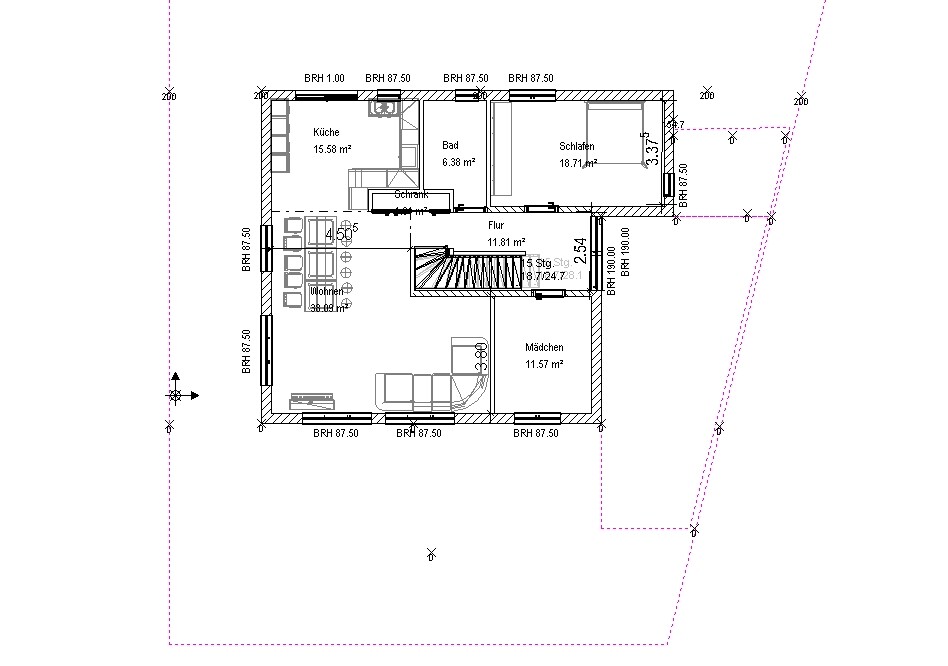 Grundriss eines Hauses: Küche, Bad, Schlafzimmer, Mädchenzimmer, Flur und Treppe.