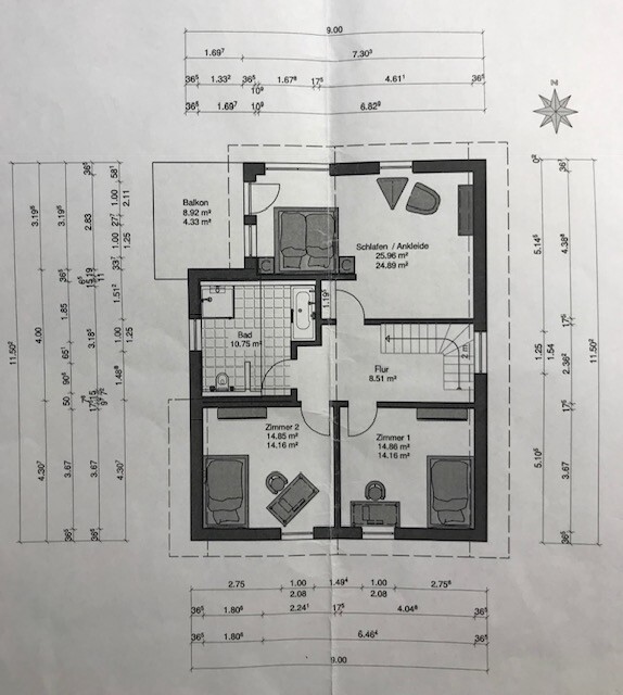 Grundriss eines Apartments: zwei Zimmer, Schlafen/Ankleide, Bad, Flur und Balkon