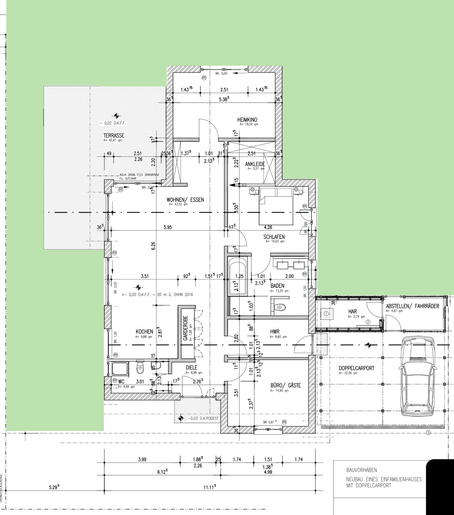 Grundriss eines Einfamilienhauses mit Terrasse und Carport