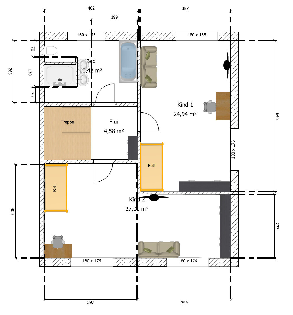 Grundriss: Badezimmer, Flur, Treppe, zwei Kinderzimmer mit Betten, Wohnzimmer mit Sofa und Schreibtisch.