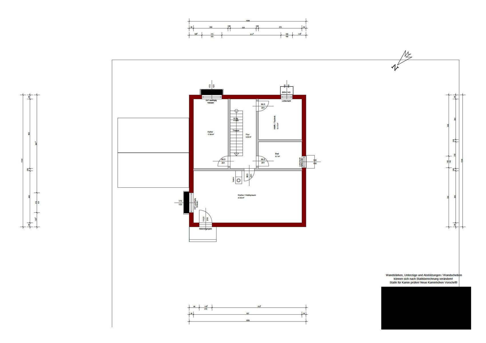 2D-Grundrissplan eines Hauses mit roter Außenwandumrandung, Keller, Küche und Treppen