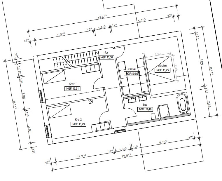 Grundriss eines Hauses: Schlafzimmer, zwei Kinderzimmer, Ankleide, Bad, Flur, Treppe.