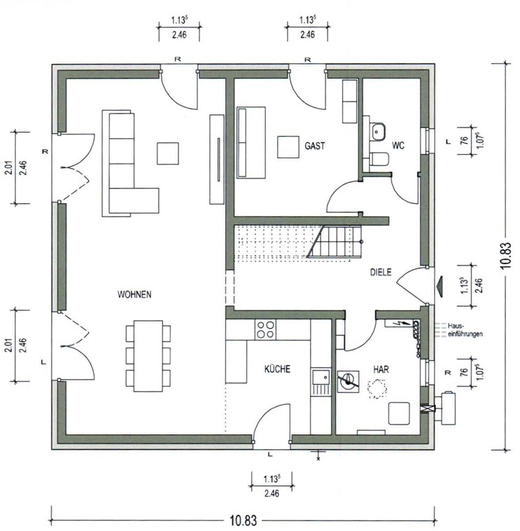 Grundriss: linker Wohnbereich, Küche unten, Gästezimmer, Diele mit Treppe, WC, HAR.