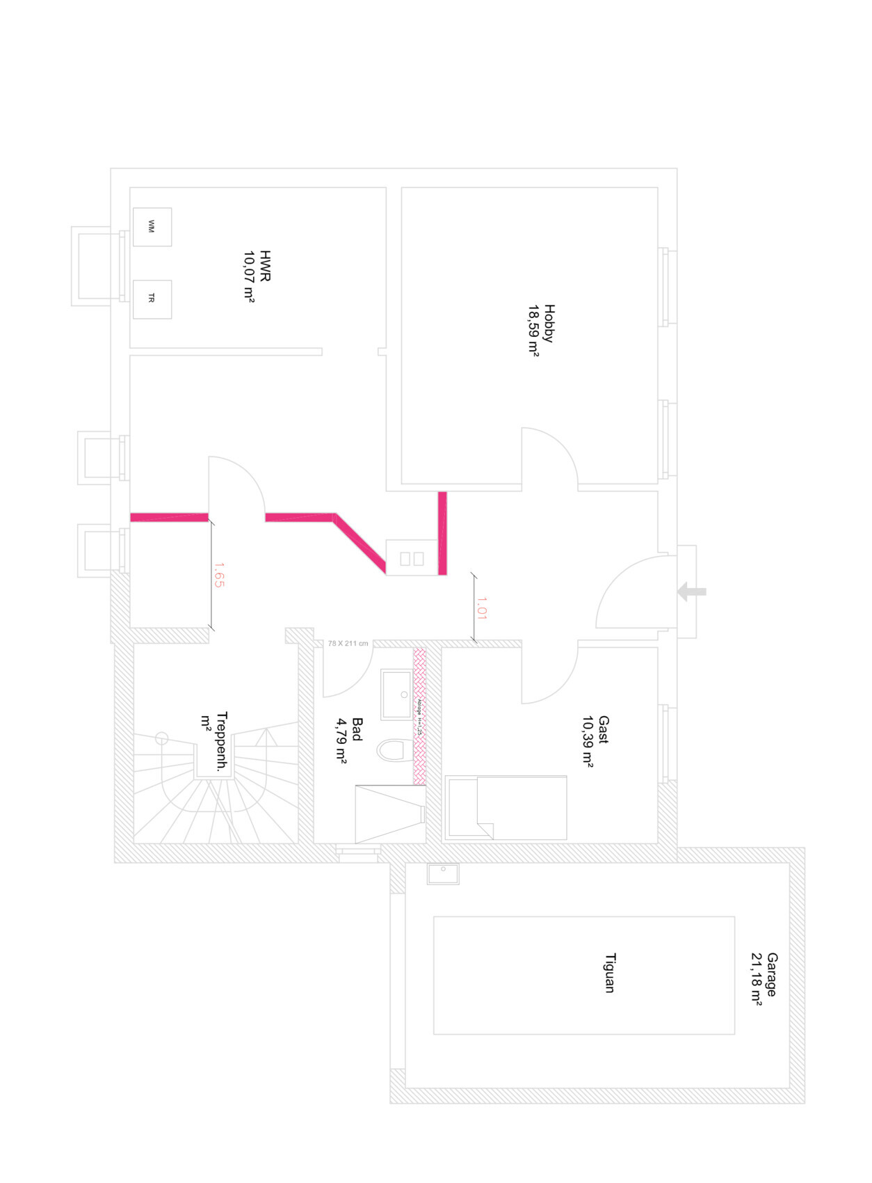 Grundriss eines Hauses: Hobbyraum, Gästezimmer, Bad, Treppe und Garage; pinke Leitungen.