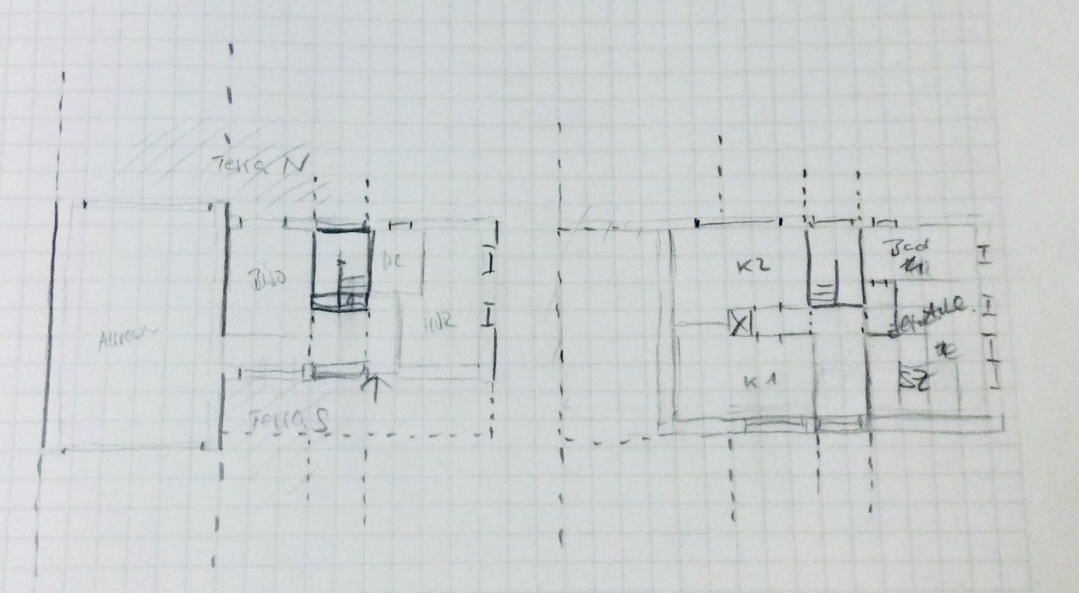 Skizze eines Grundrisses mit Räumen (K1, K2, Bad, Flur) auf kariertem Papier.