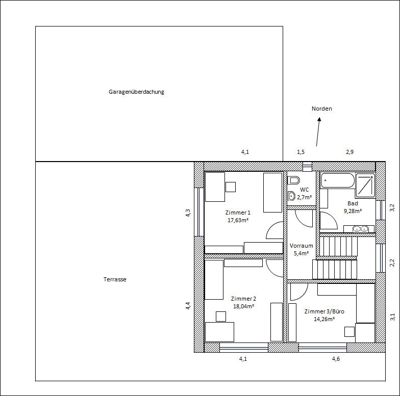 Grundriss eines Hauses: drei Zimmer, Bad, WC, Vorraum, Terrasse, Garageüberdachung, Norden oben.