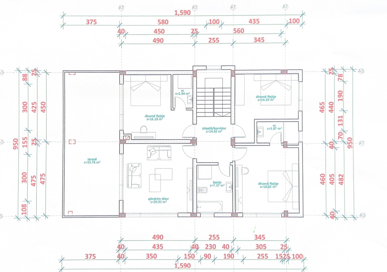 Grundriss eines Hauses mit zentraler Treppe, Wohnzimmer, zwei Schlafzimmer, Bad, Flur und Terrasse.