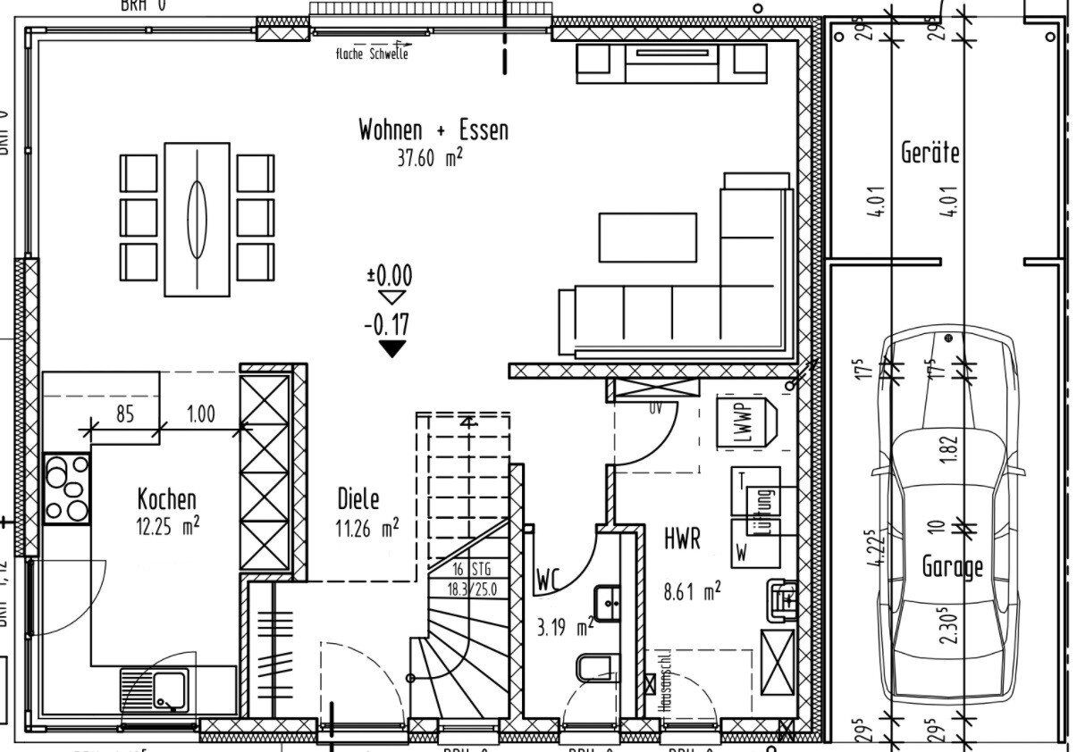 Grundriss eines Hauses: Offener Wohn-/Essbereich, Küche, Diele, HWR, WC, Garage mit Auto