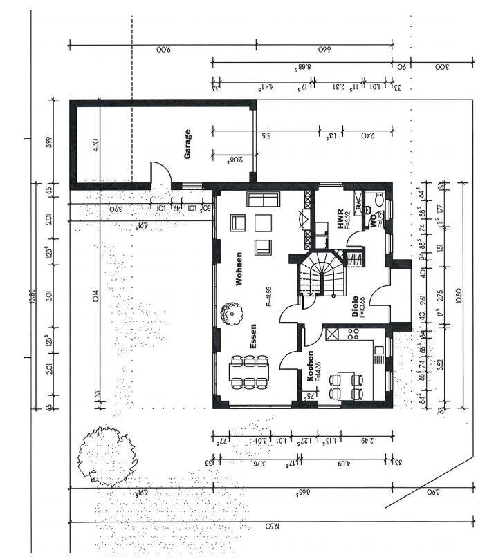 Grundriss eines Einfamilienhauses mit Garage, Wohn- und Esszimmer, Küche, Diele, HWR.