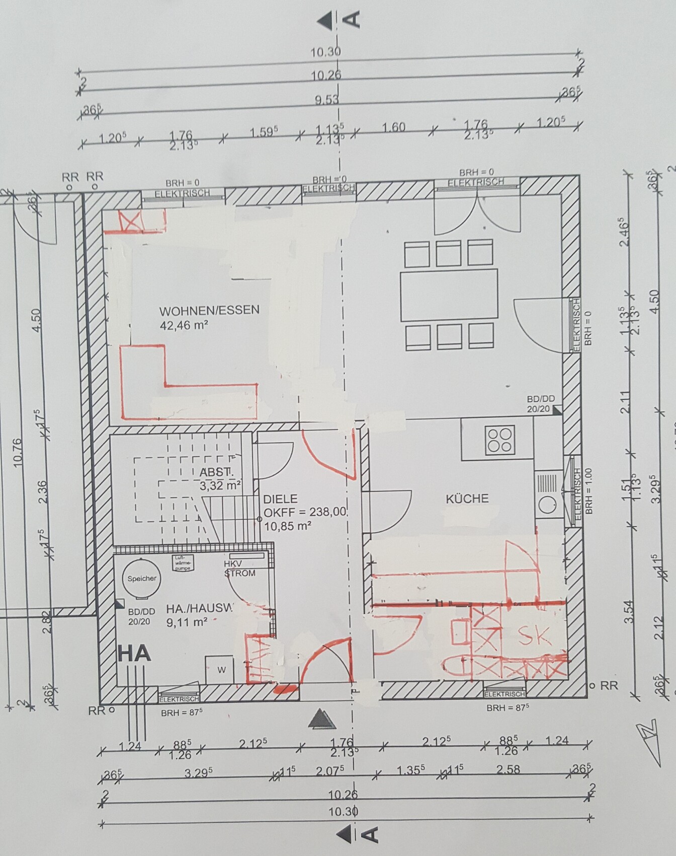 Grundriss eines Hauses mit Wohn-/Essbereich, Küche und Fluren