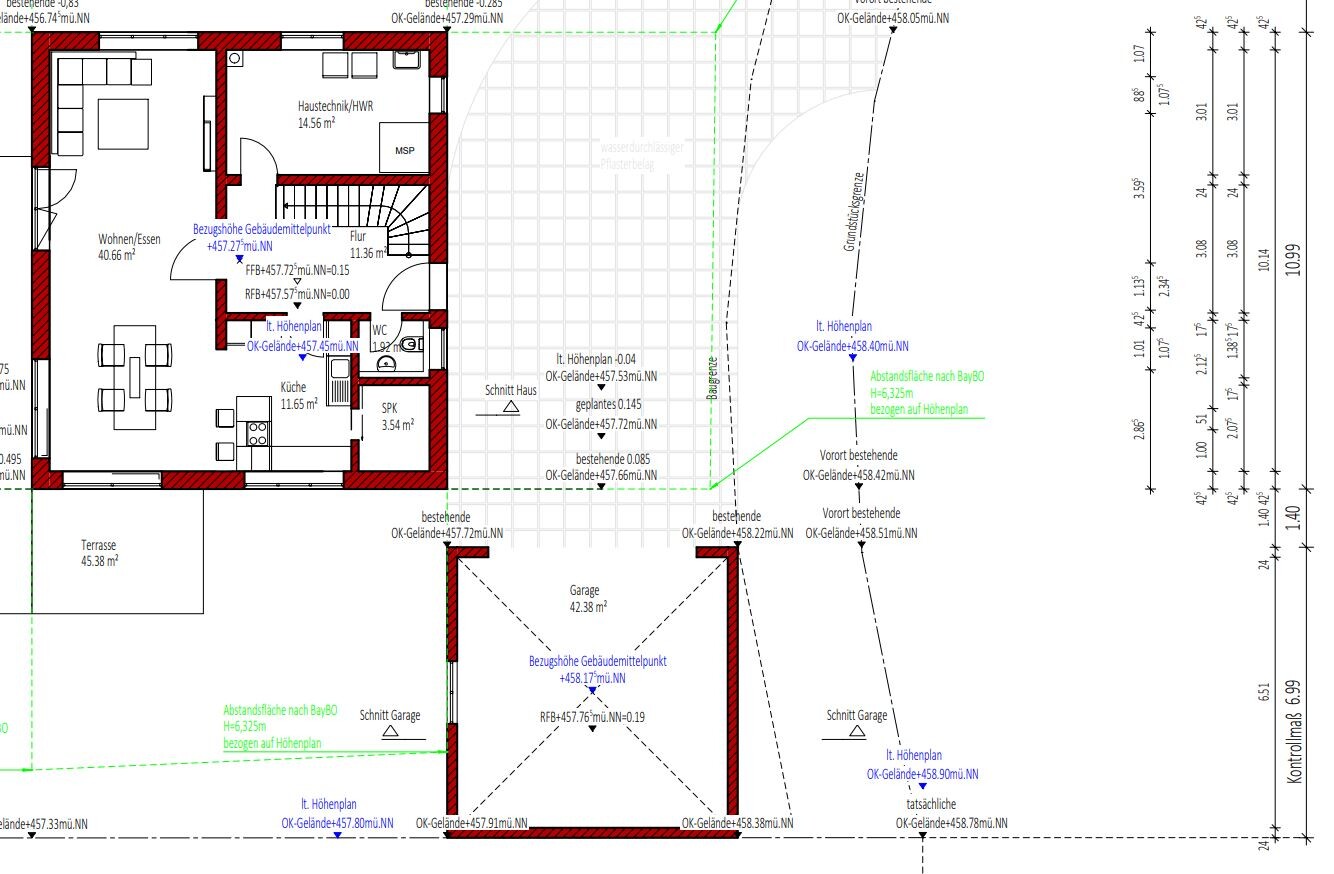 Grundriss eines Hauses: Wohnzimmer, Küche, Flur, Terrasse und Garage mit Haustechnik.