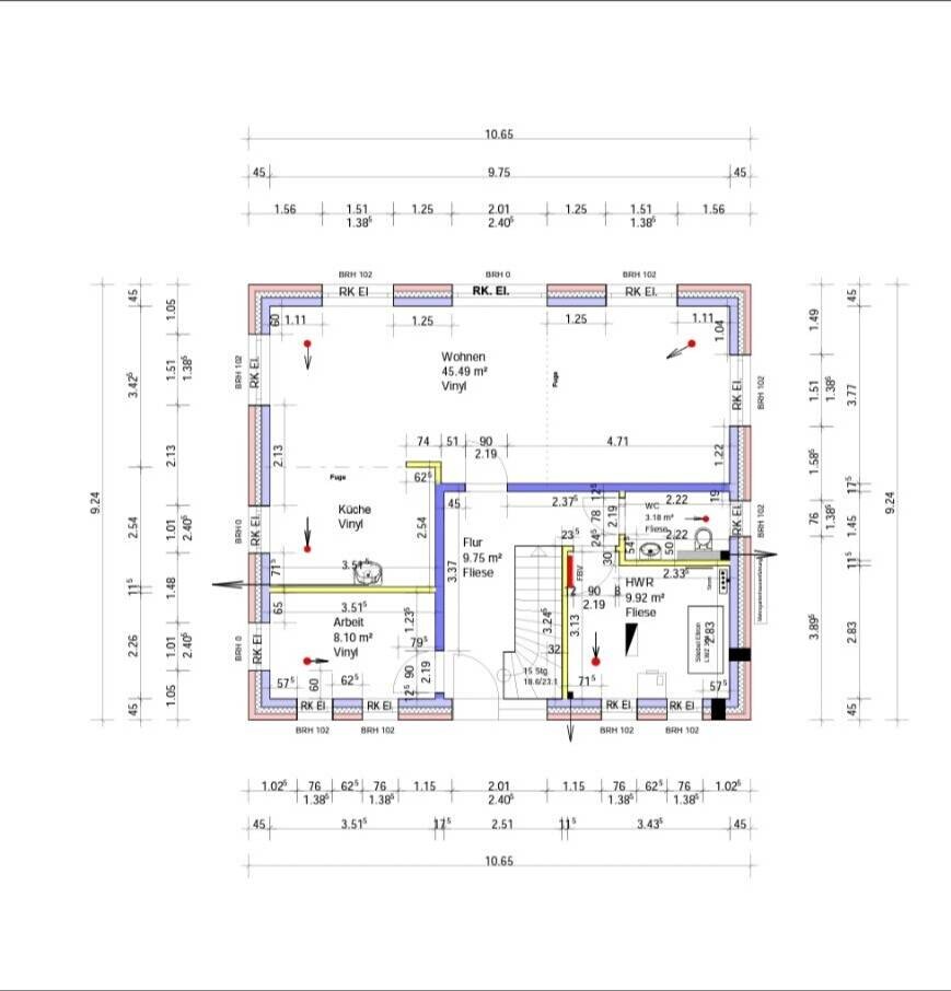 Grundriss eines Hauses: Raumaufteilung mit Küche, Wohnen, Flur, HWR und Arbeitsbereich.