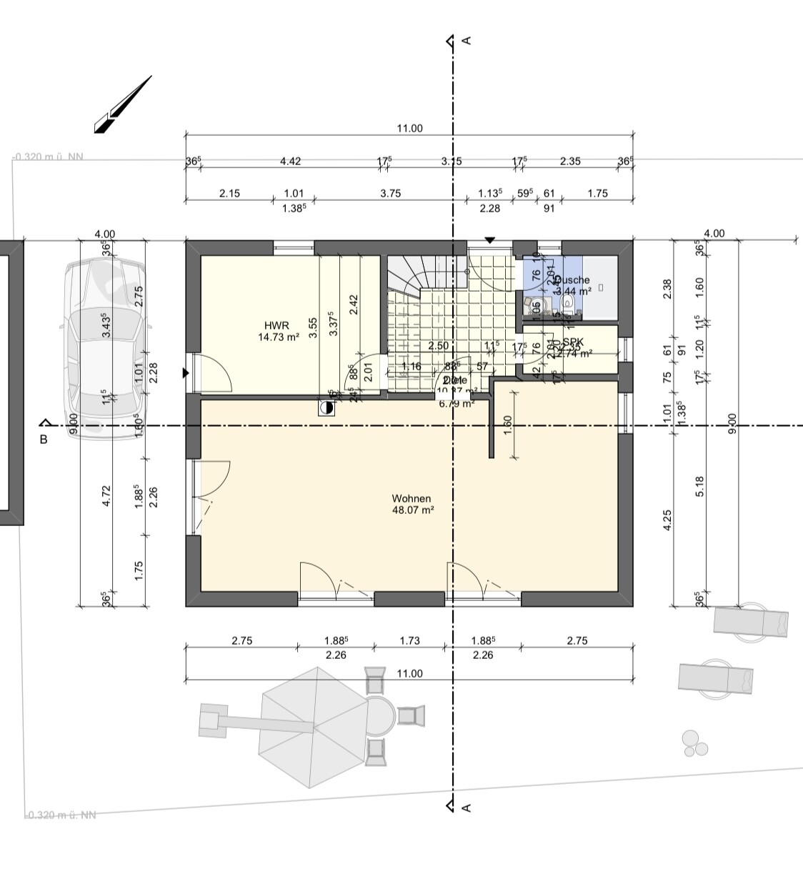 Grundriss eines Einfamilienhaus-Erdgeschosses mit Wohnzimmer, HWR, Diele, Dusche und Terrasse.
