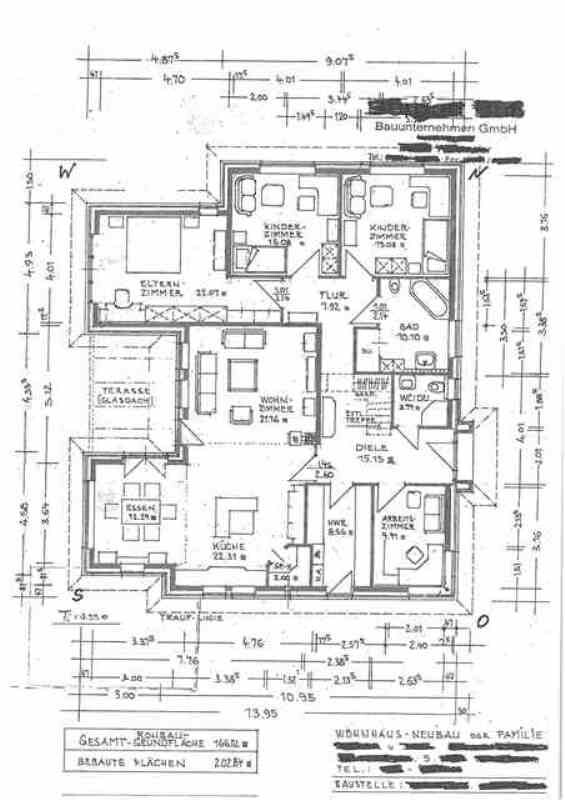 2D-Grundrissplan eines Wohnhauses mit Küche, Wohnzimmer und Schlafzimmer