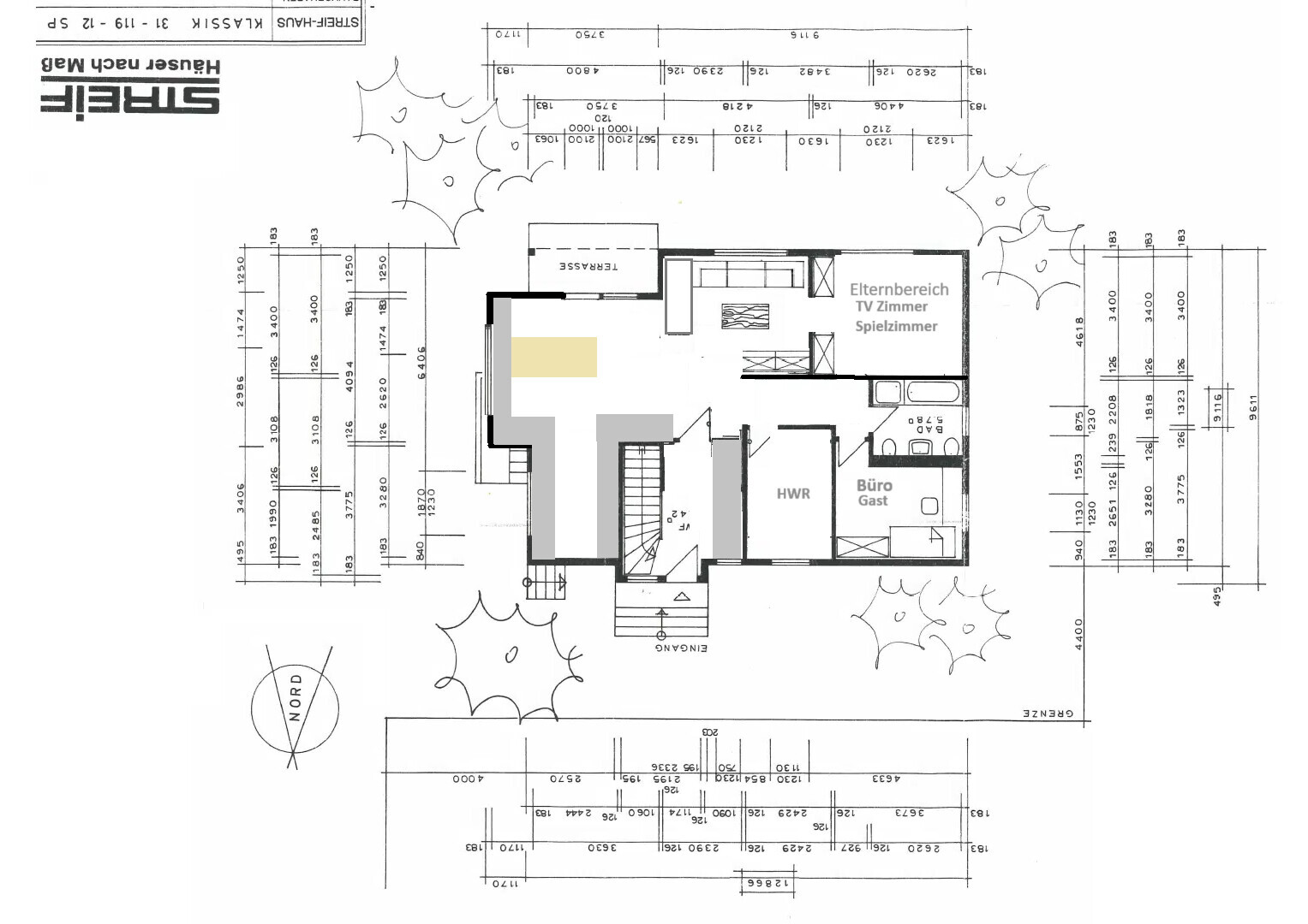 2D-Grundrissplan eines Wohnhauses mit Räumen, Treppen und Eingangsbereich