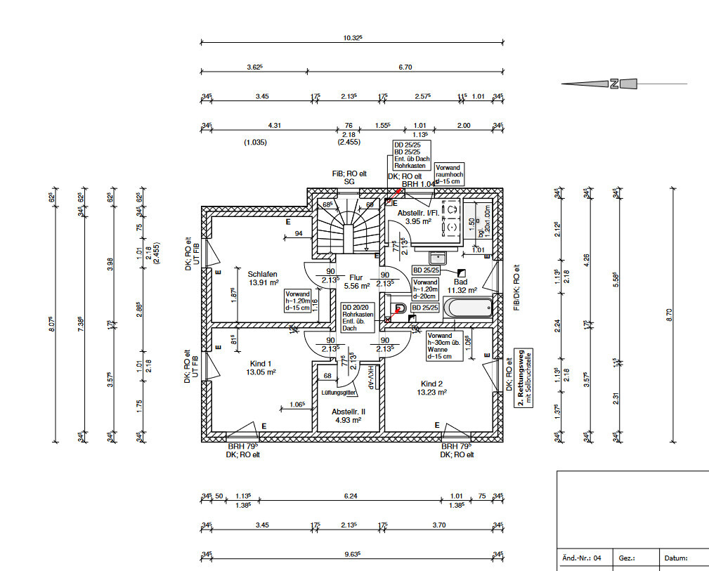 Grundriss eines Hauses mit Schlafzimmer, zwei Kinderzimmern, Bad, Flur und Abstellräume.