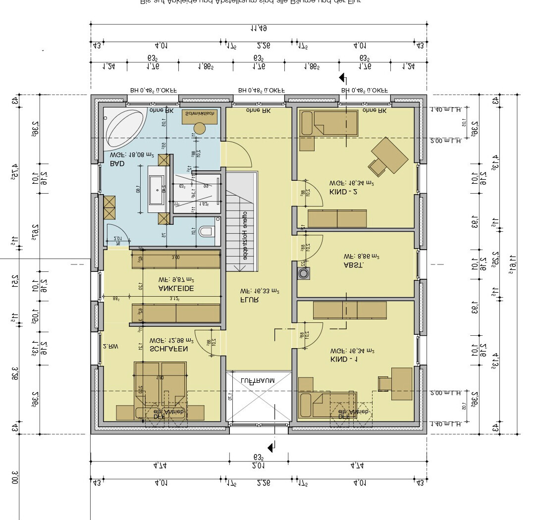 Grundriss eines mehrzimmerigen Wohnhauses mit zentraler Treppe, Bad, Schlaf- und Kinderzimmern.