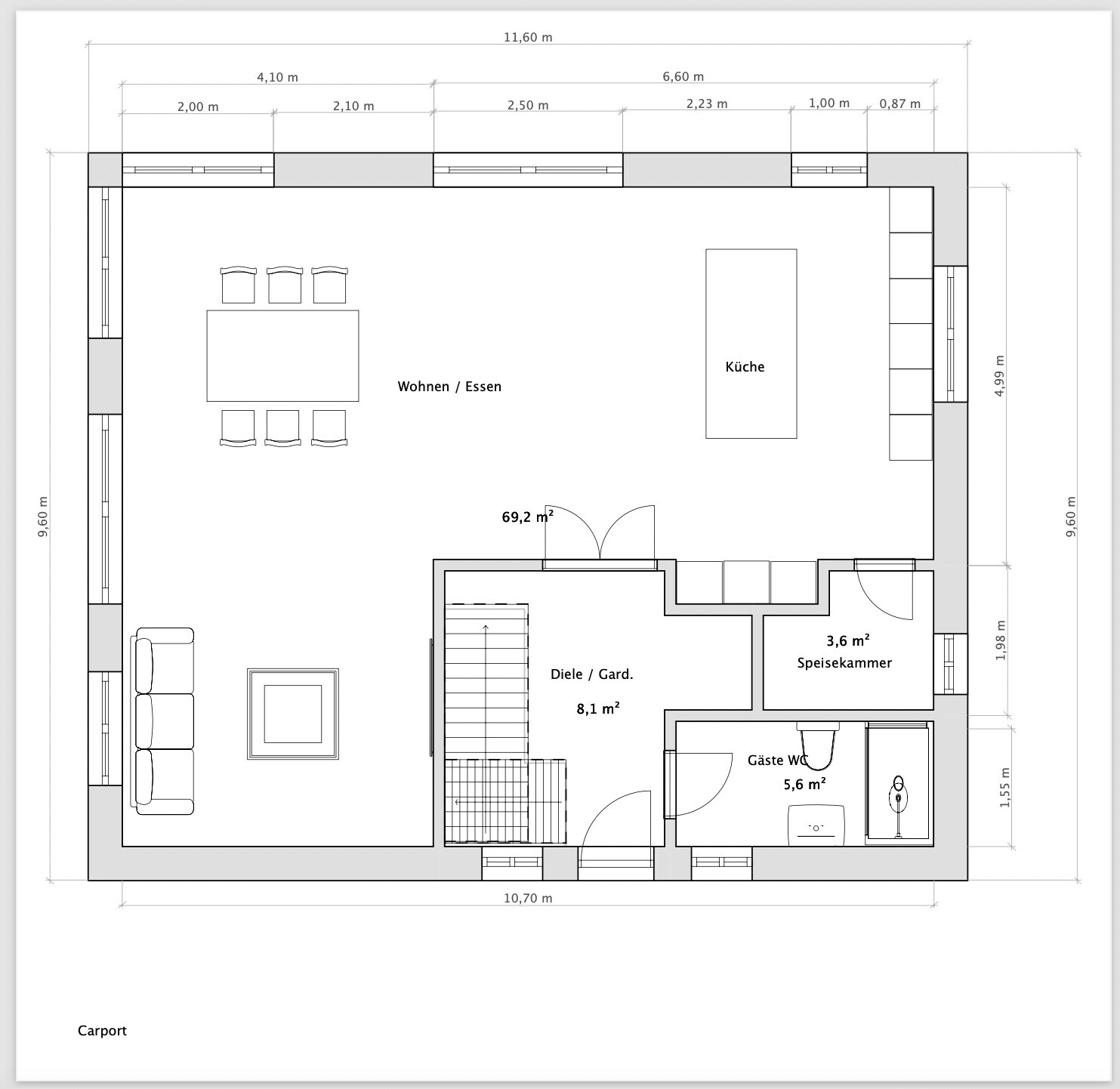 Grundriss eines Wohnhauses: Wohnzimmer mit Esstisch, Küche, Diele, Speisekammer, Gäste-WC, Carport.