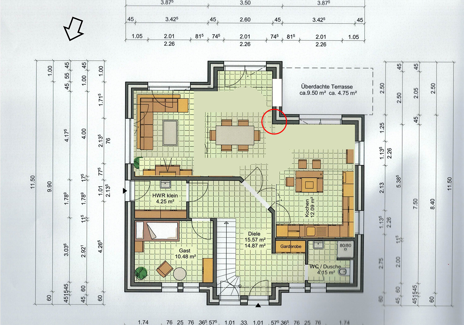 Grundriss eines Wohnhauses: Wohnzimmer, Essbereich, Küche, Gästezimmer, Diele, WC/Dusche, Terrasse.