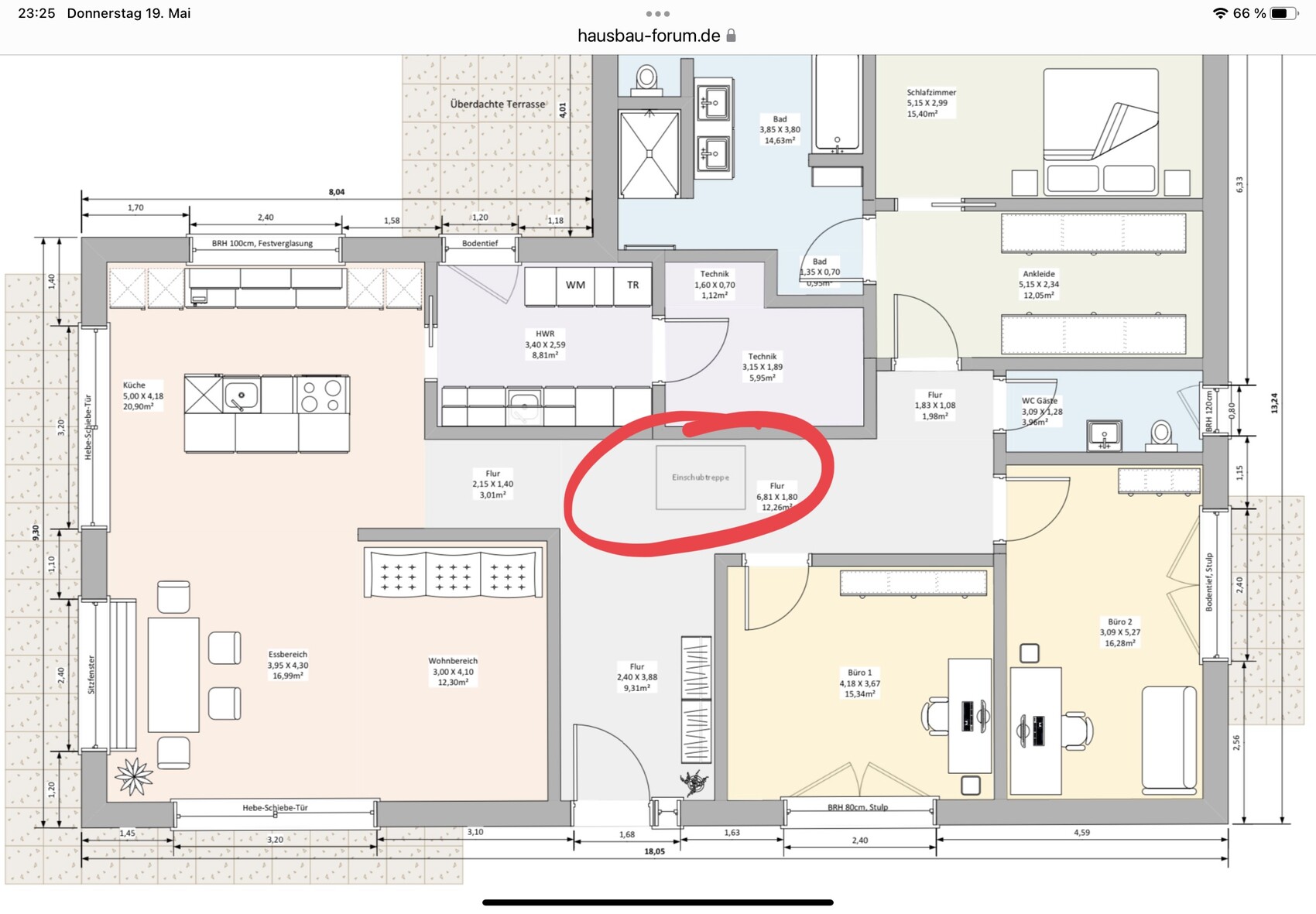 Detaillierter Grundriss eines Wohnhauses mit Küche, Wohnzimmer, Schlafzimmern und Fluren