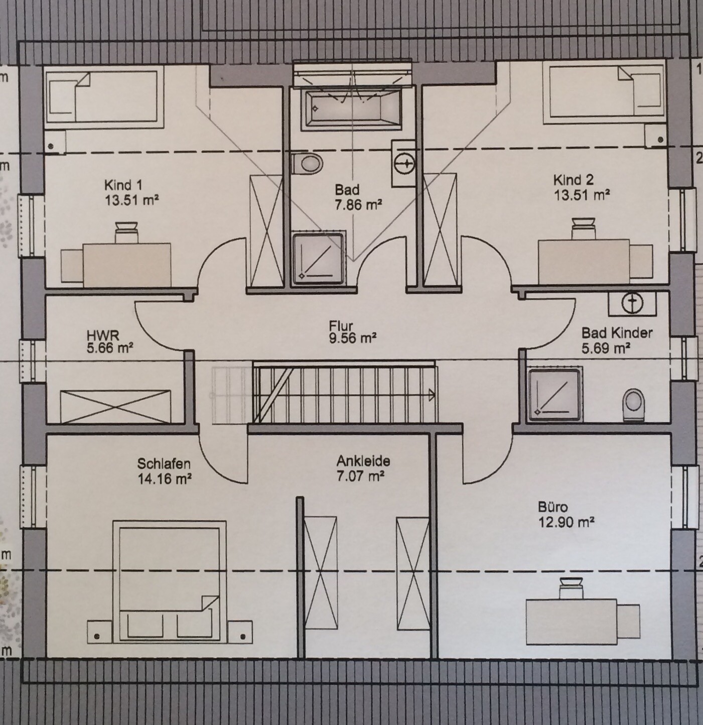 Zweidimensionale Grundrisszeichnung eines Hauses mit Flur, Schlafen, Ankleide, Büro und Bad