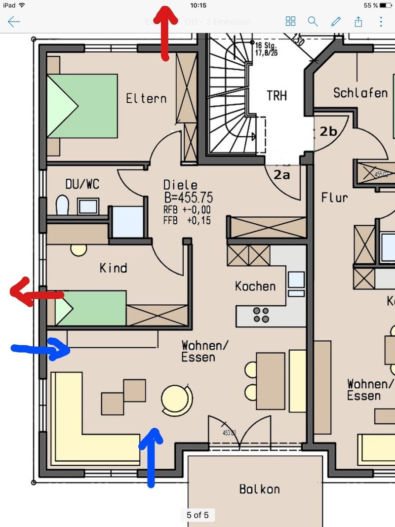 Grundriss eines Hauses mit Eltern, Kind, Schlafen, Kochen, Wohnen/Essen, Balkon, Treppenhaus