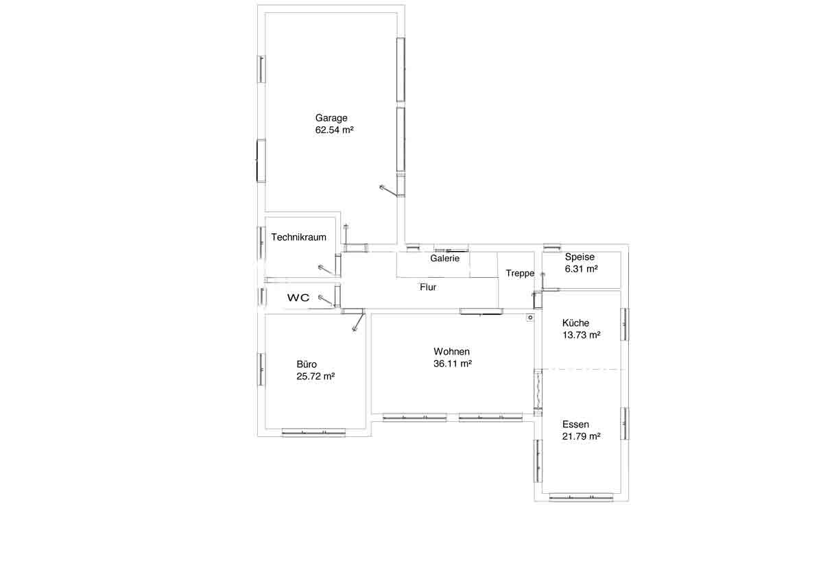 Grundriss eines Einfamilienhauses mit Garage, Büro, Wohnzimmer, Küche und Essen.