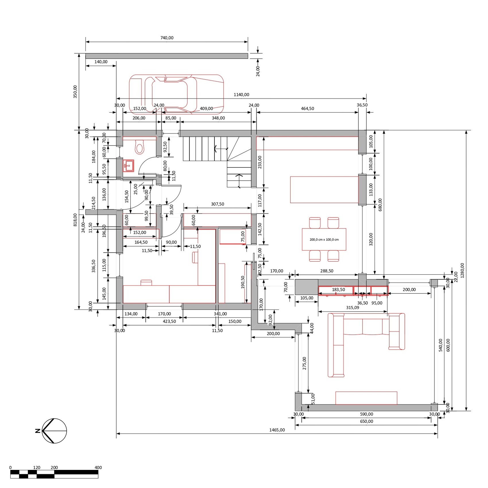Grundriss eines Hauses: Wohnzimmer, Essbereich, Küche, Schlafzimmer, Badezimmer, Treppe; Maßangaben.