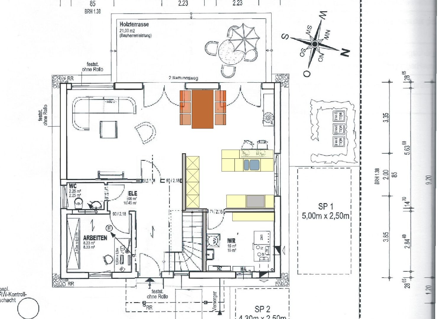 Grundriss eines Hauses mit Terrasse, Wohnzimmer, Essbereich, Kueche, WC und Arbeitszimmer.