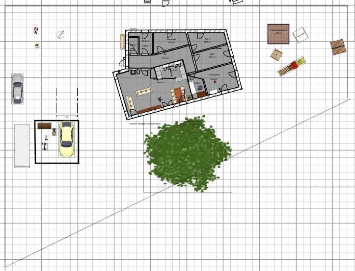 Schräger Grundriss eines Hauses mit Garten, Baum und Autos im Außenbereich.