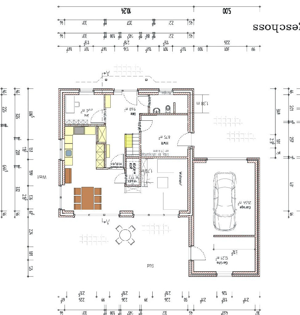 Grundriss eines Hauses: Küche, Essbereich, Wohnzimmer, Bad, Garage, Treppe.