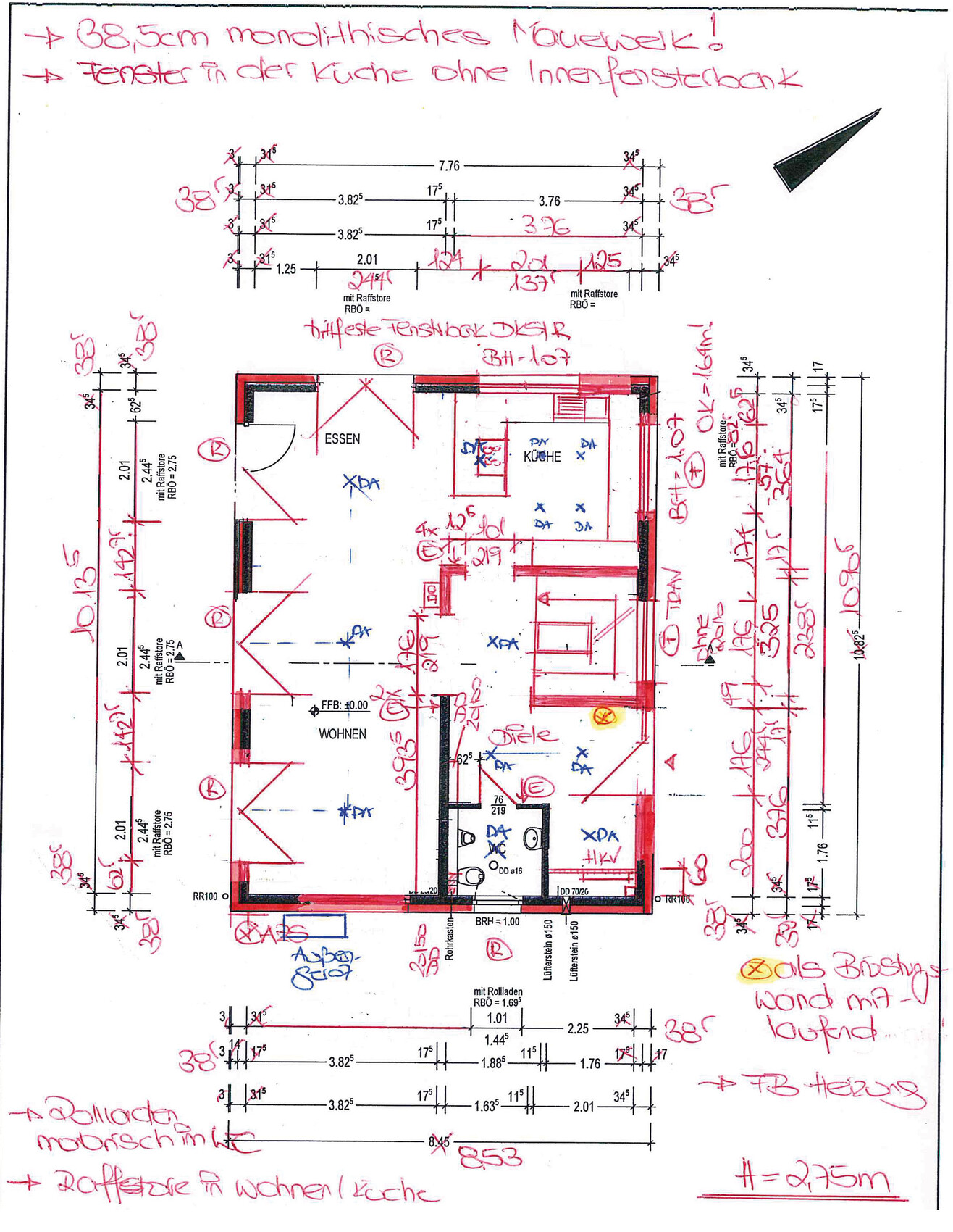 Grundriss eines Hauses mit Wohnzimmer, Essbereich und Küche, handschriftliche Notizen