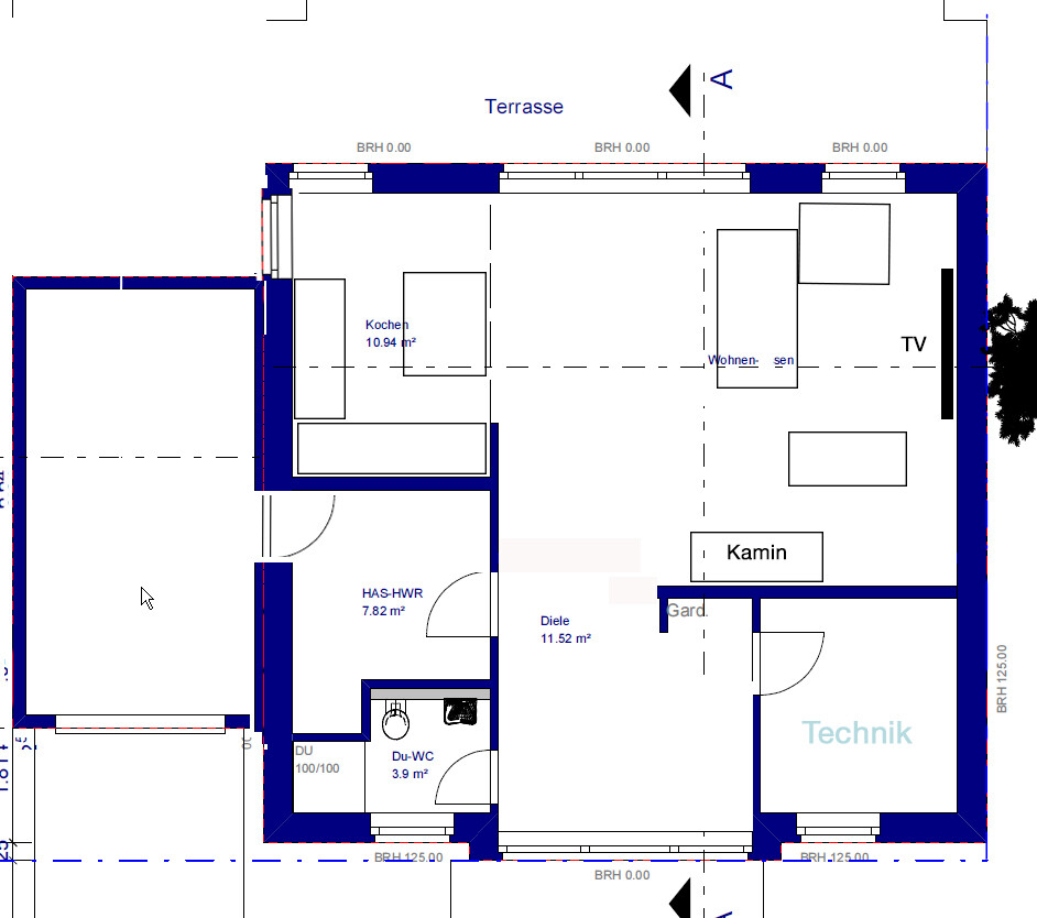 Grundriss eines Hauses: Küche, Wohnen, Kamin, Diele, Du-WC, Technik, Terrasse.